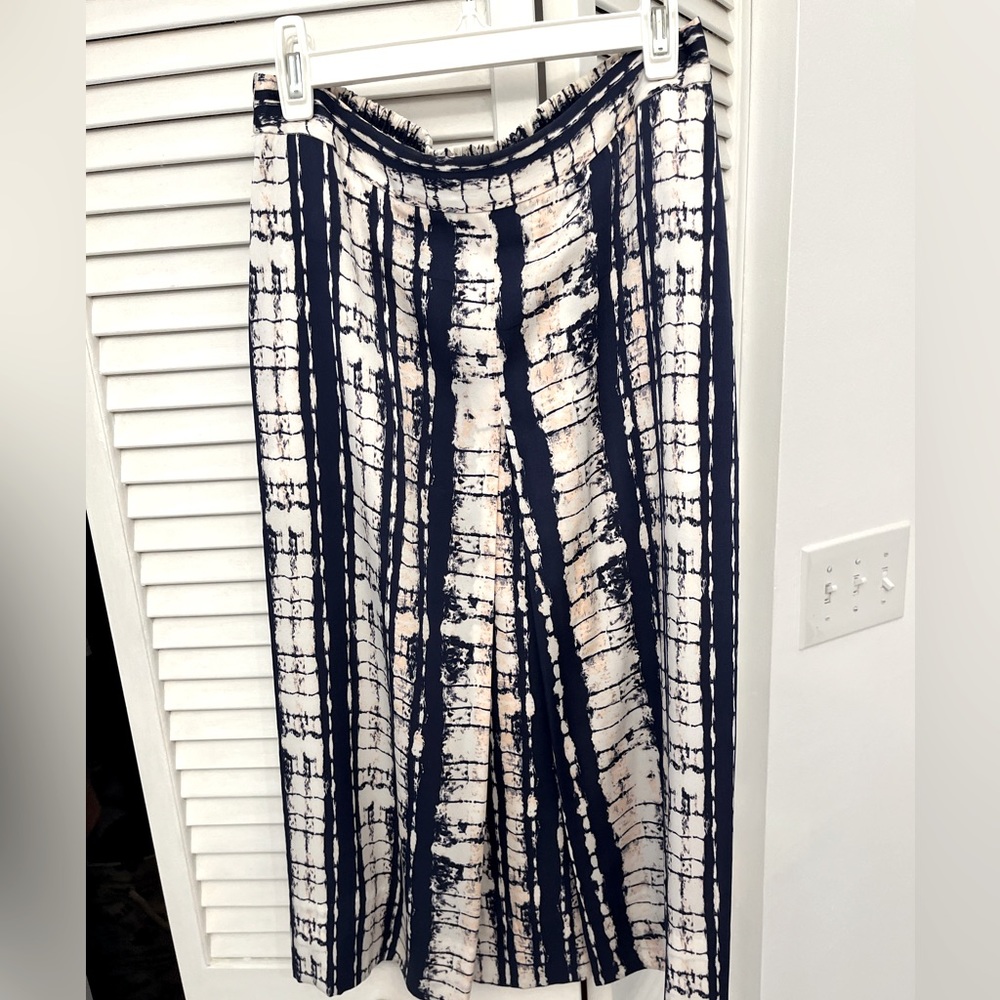 Silky patterned skirt